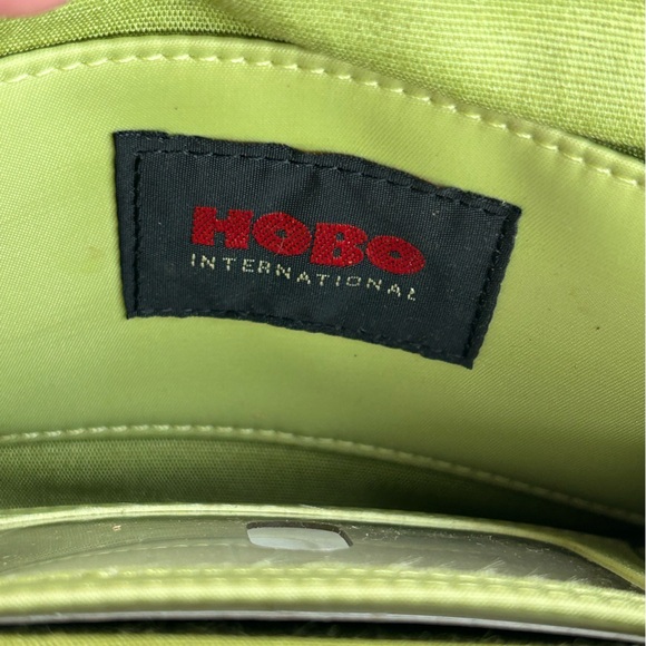 VINTAGE HOBO INTERNATIONAL RARE KISSLOCK MAGENTA WRISTLET - Picture 6 of 8